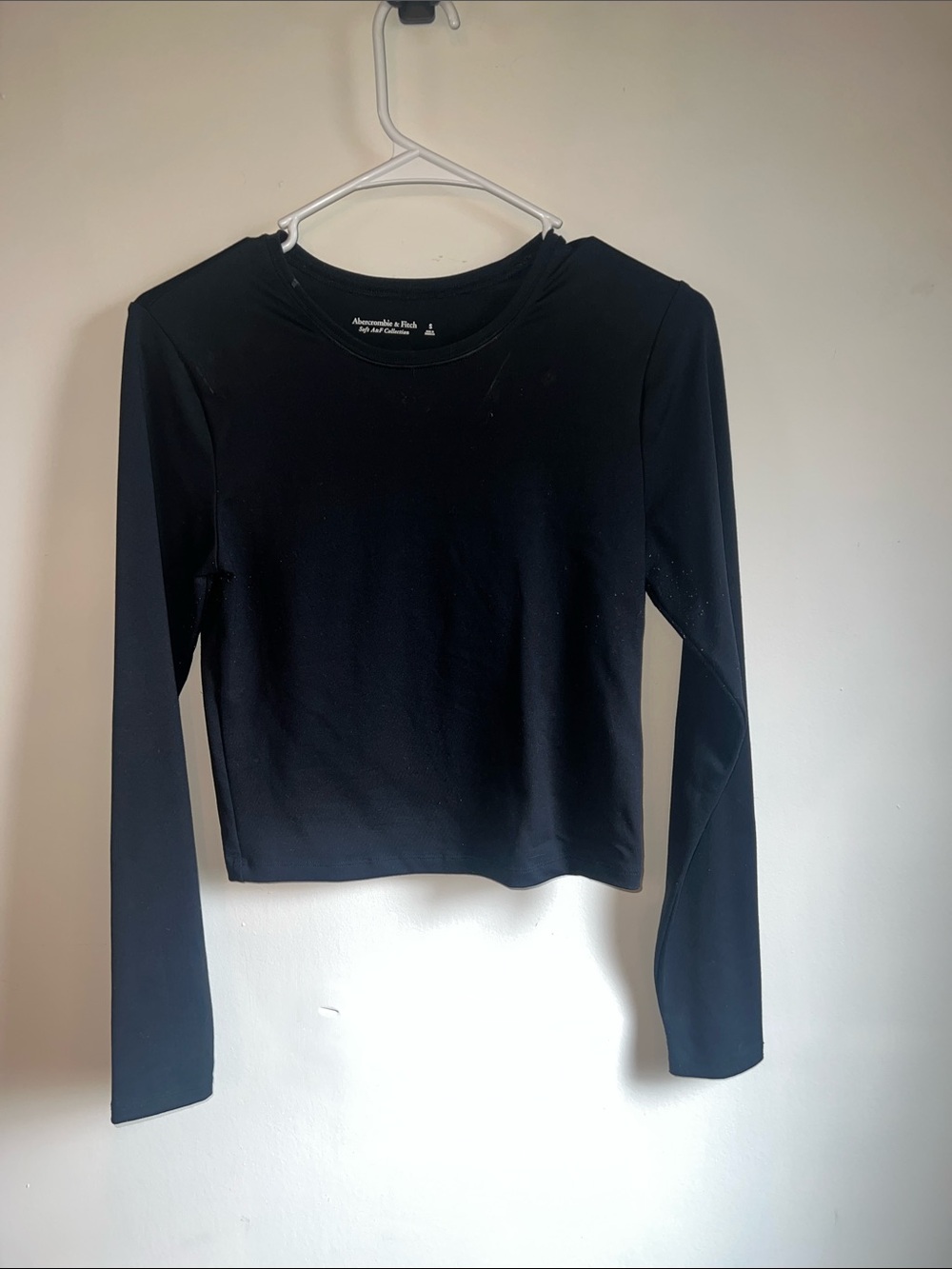 Abercrombie and Fitch Seamless Black Long-Sleeve Crewneck Top by